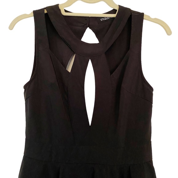 ETIQUETTE deep V-Neck open back cut out flare mini dress black size S - Picture 4 of 9